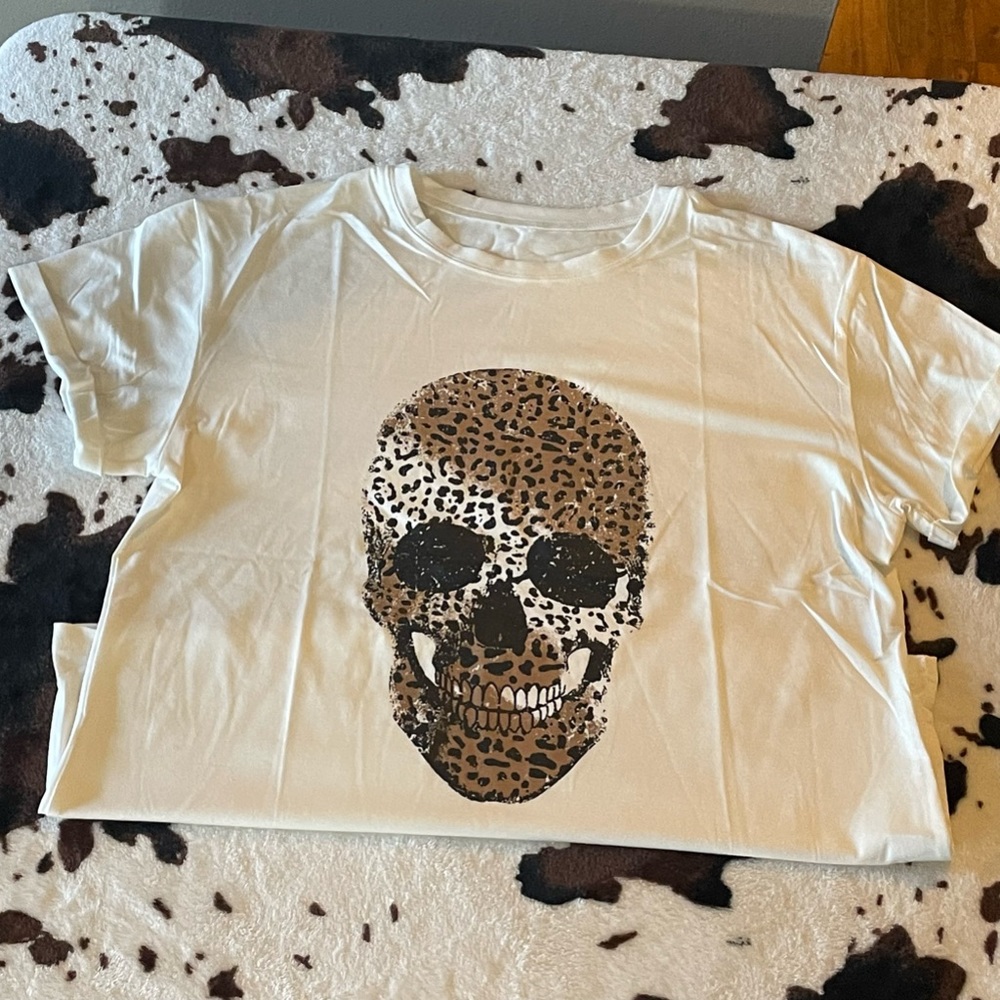 Leopard Print Skull Graphic Tee